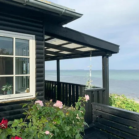 Breathtaking Sea View At Dinestrup Feriehus *